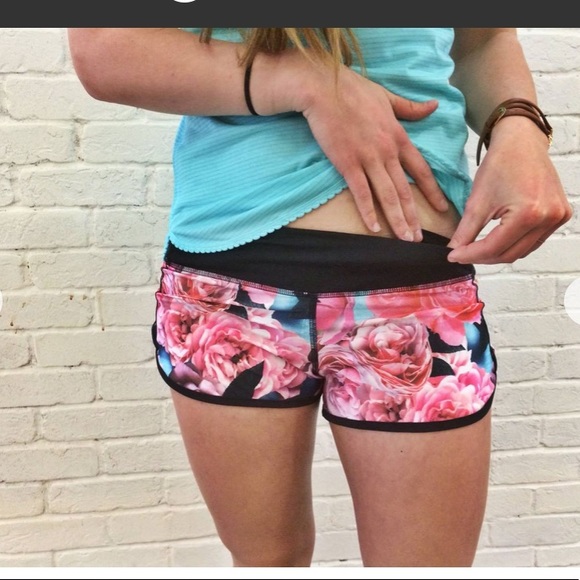🍋Lululemon Speed Short! - Picture 7 of 8